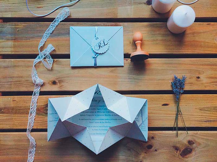 Invitaciones estilo origami para bodas originales